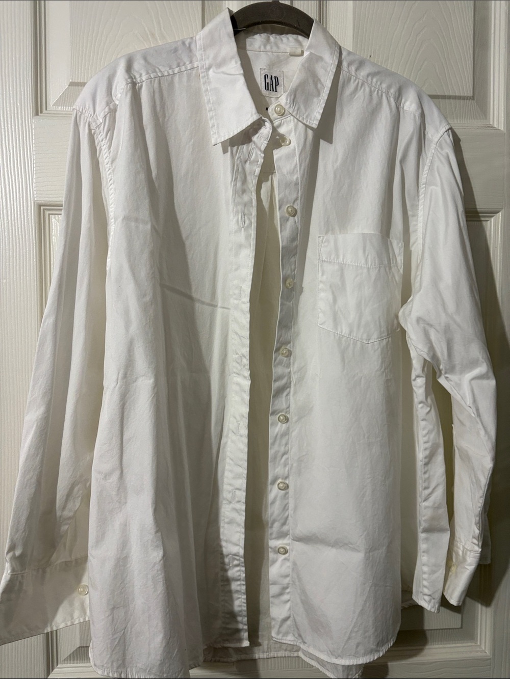 GAP Men’s White Long-Sleeve Button-Down Shirt
